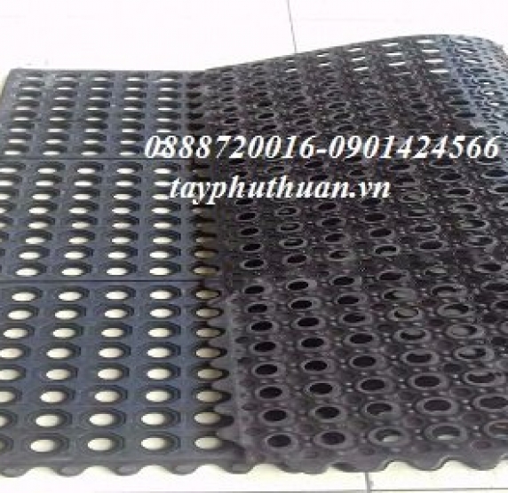 Tấm cao su chống trơn trượt có lỗ 