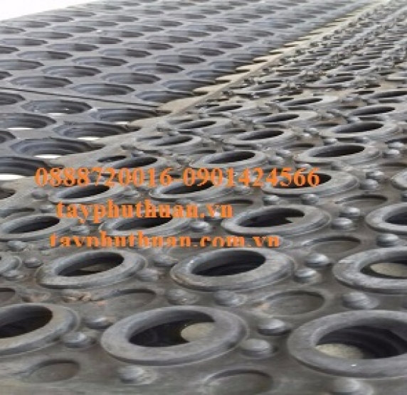 Cao su lỗ trơn chống trơn