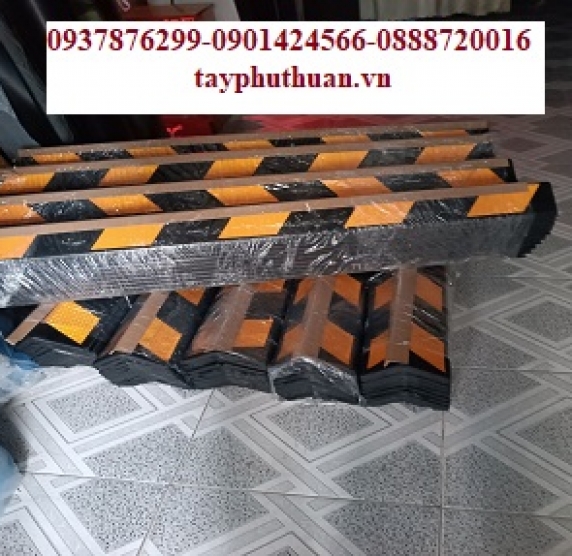 ỐP GÓC CẠNH BẰNG CAO SU