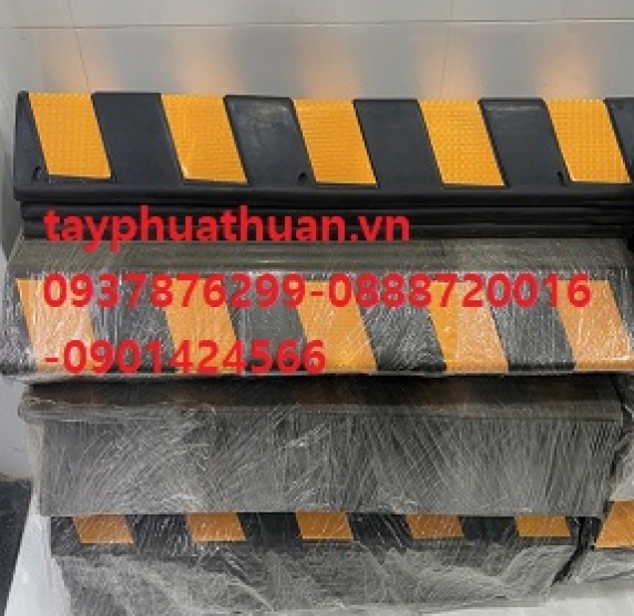 Cao su chịu lực có phản quang hình chữ V