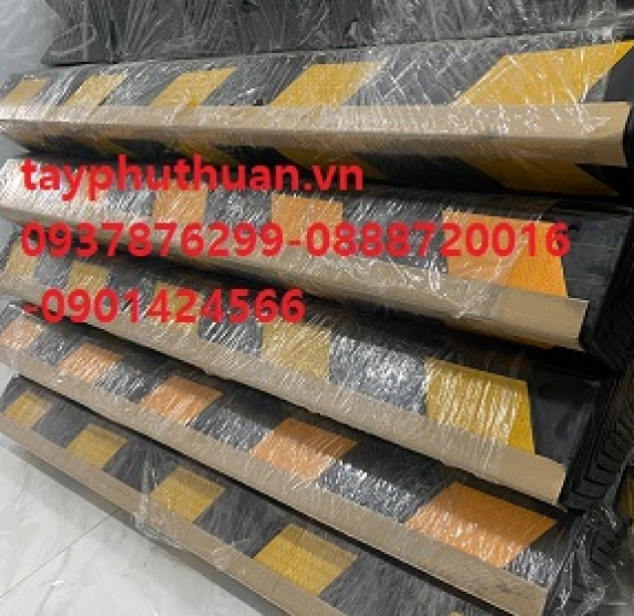 Cao su chiu lực ốp cột chữ V bảo vệ tường 